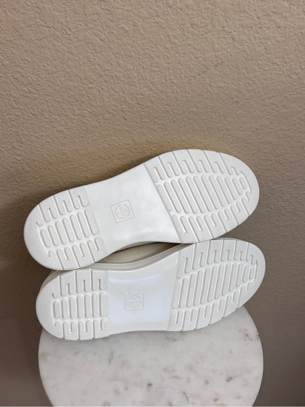Women Dr Martens Brookline Canvas Off white summer timeless casual shoes Sz 8 - Picture 6 of 8